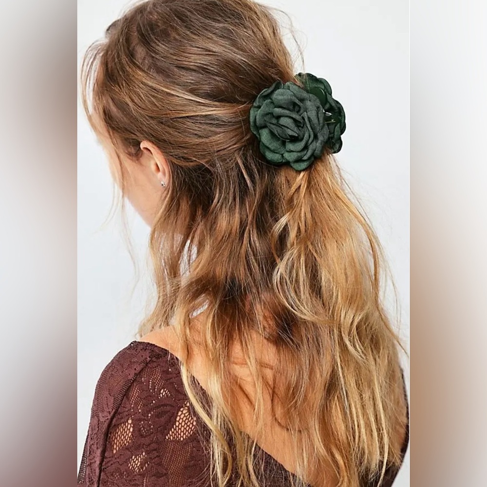 Free People NWT Gray Rose Soft Claw  Hair Clip